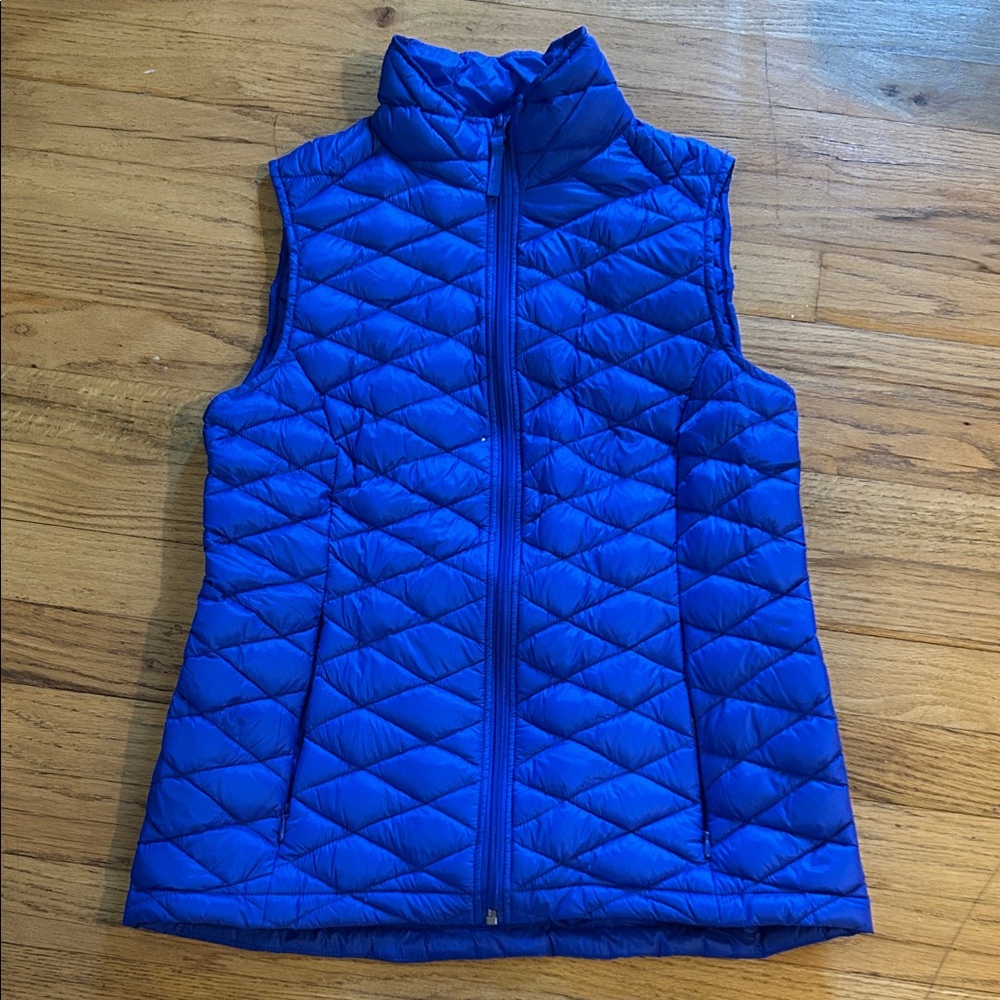 Like new blue sip up vest size small